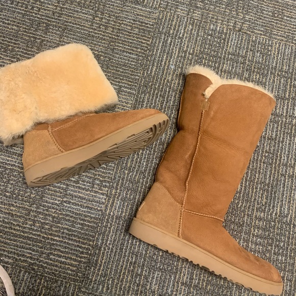 UGG Maylin Boots - Picture 3 of 3